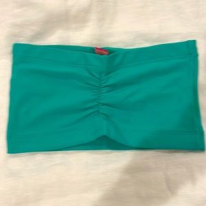 - LIQUIDO strapless ‘tie-dye’ blue yoga top with ruching. P/S.